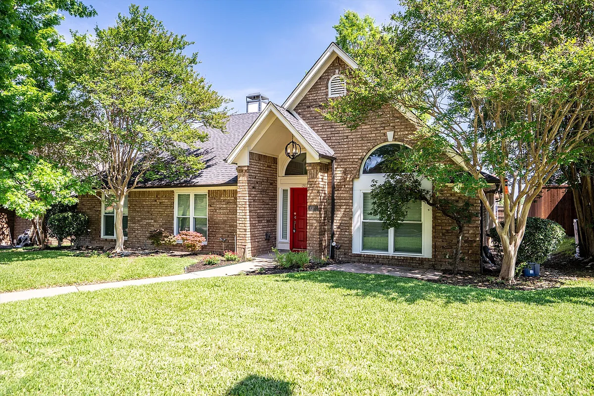 Building Photo - 1317 Royal Palm Ln