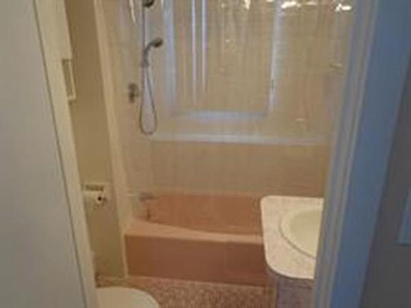 4th image of 27 Belle Isle Ave #2