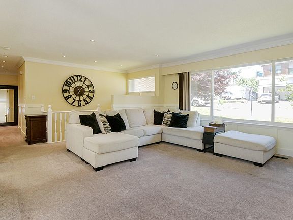 5th image of 32600 Willingdon Cres