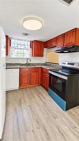 2 bed, 1.5 bath, 1000 sqft, $1,200 — Photo 4