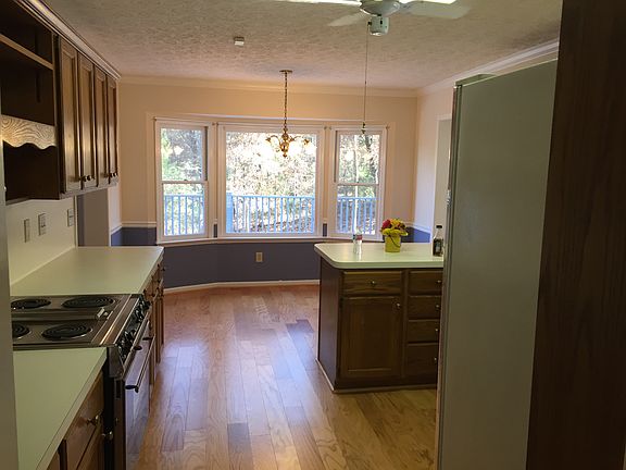 5th image of 2931 N Tower Way NE