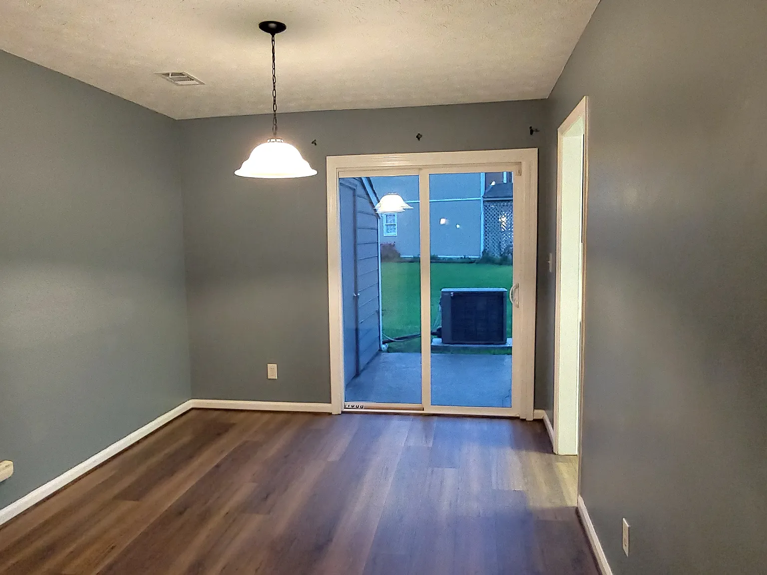 2 bed, 2.5 bath, 1200 sqft, $1,619 — Photo 4