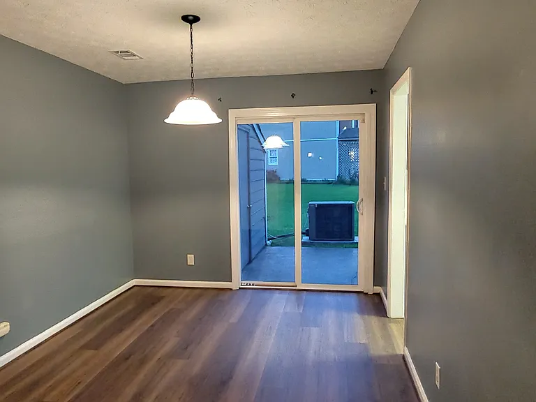 1008 Jeanette Ln — Photo 4