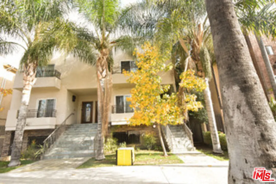3 bed, 3.5 bath, 2000 sqft, $4,000 — Photo 2