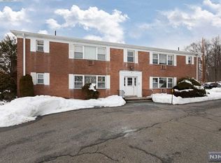 18 Rolling Ridge Rd, Montvale, NJ 07645