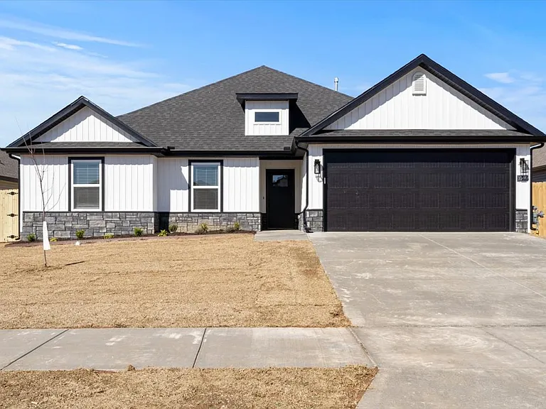 1040 Monarch Rd — Photo 1