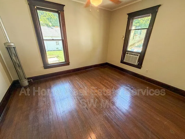 839 S Broadway Ave #B — Photo 4