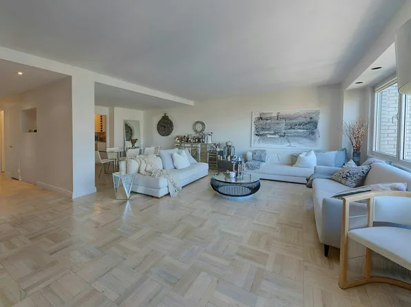 303 East 57th Street image 3 of 12