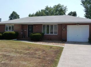 646 Grove Ave, Wood River, IL 62095