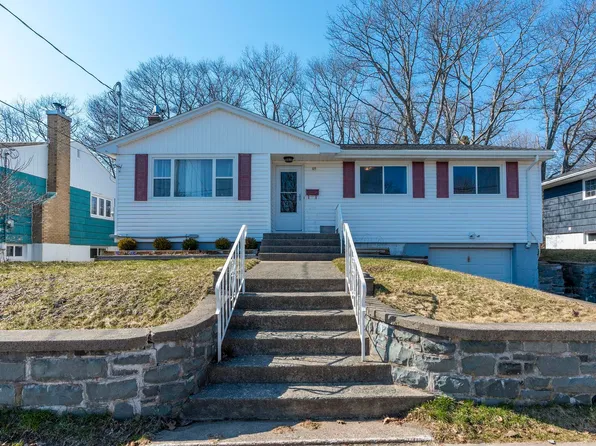 105 Chappell St NW, Halifax, NS B3A 3P9