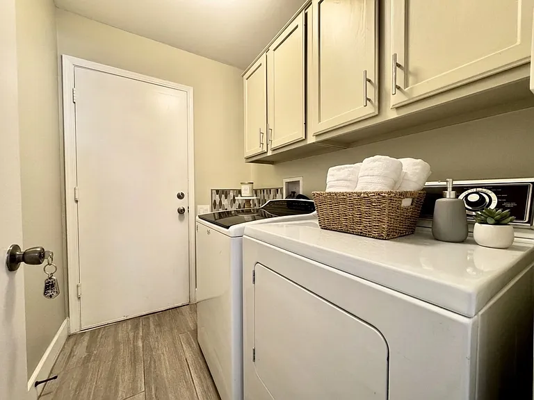9104 E Sharon Dr — Photo 26