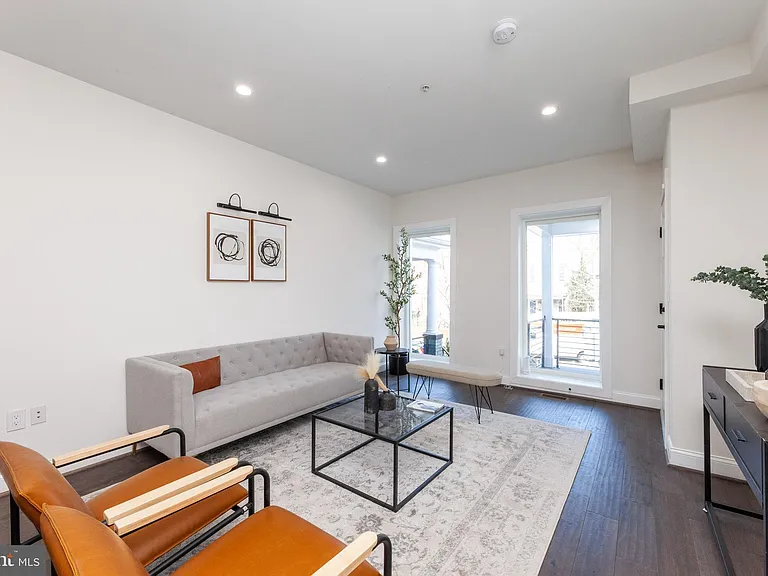 734 Kenyon St NW #2 — Photo 3