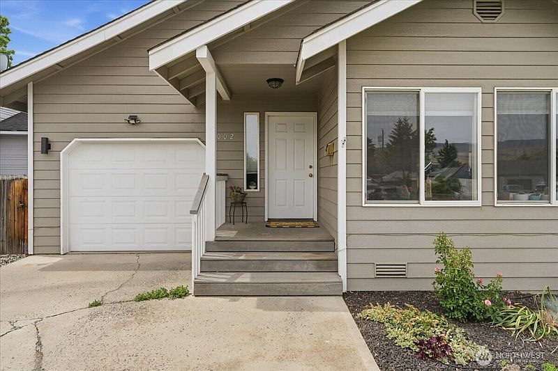 2nd image of 1002 Vassar Avenue