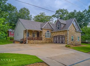 209 N Walnut St, Blue Eye, MO 65611