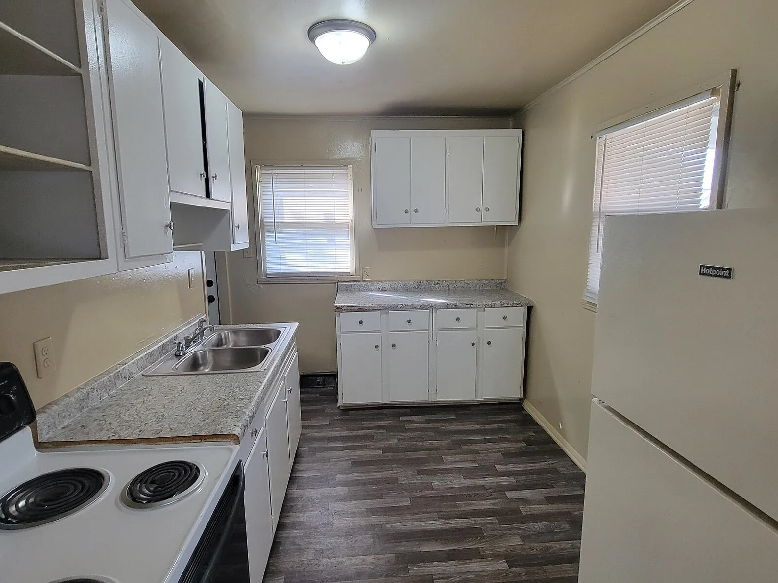3 bed, 2.0 bath, $895 — Photo 2