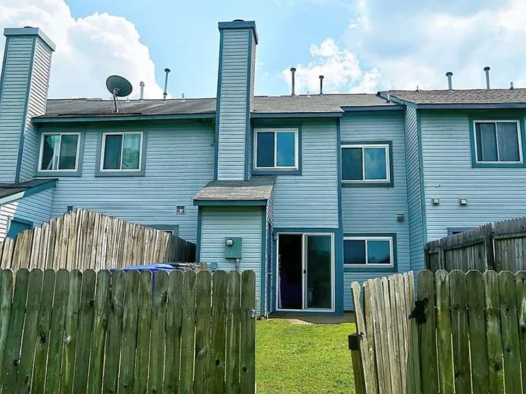 766 Quesnel Dr — Photo 3