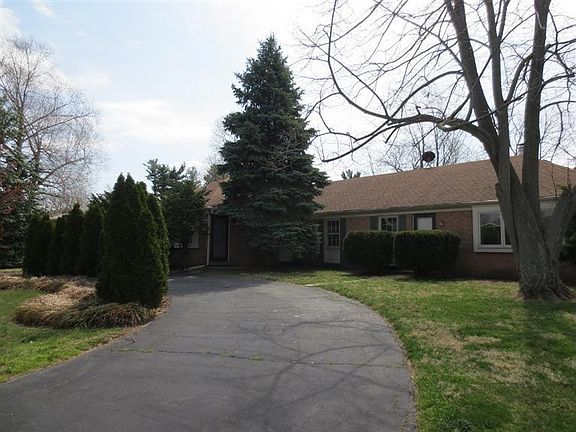 2nd image of 3383 Moundview Ct #3385