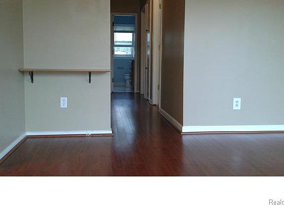 5th image of 18912 Woodland St