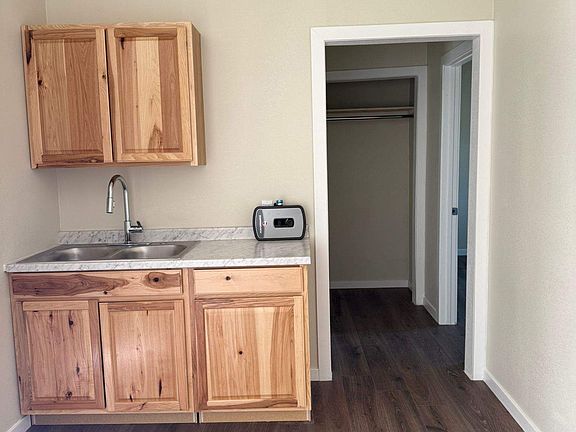 4th image of 310 S Park St #2