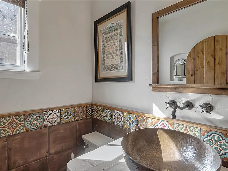 1568 Mariposa Ave — Photo 23