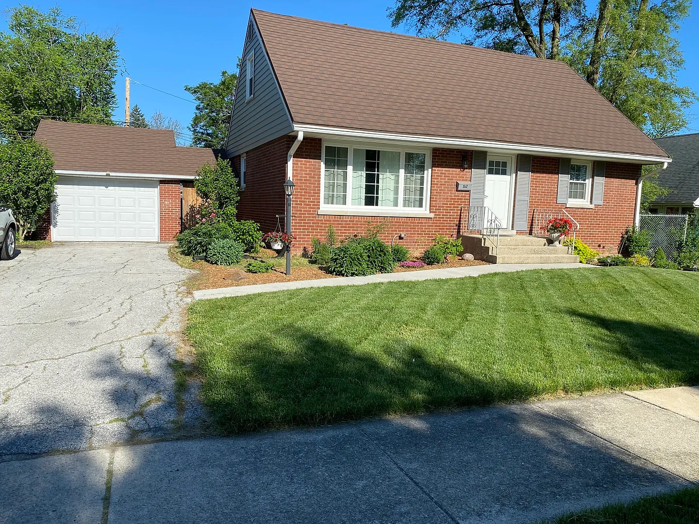 512 Longwood Dr photo 1
