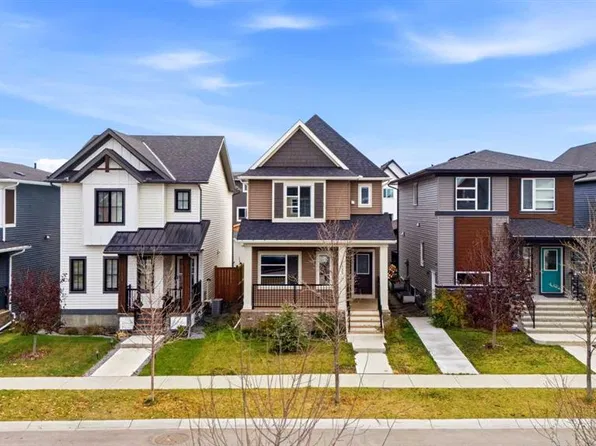132 W Highview Gate SE, Airdrie, AB T4A 3L6