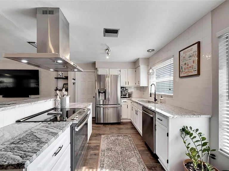 2138 Timber Ln — Photo 3