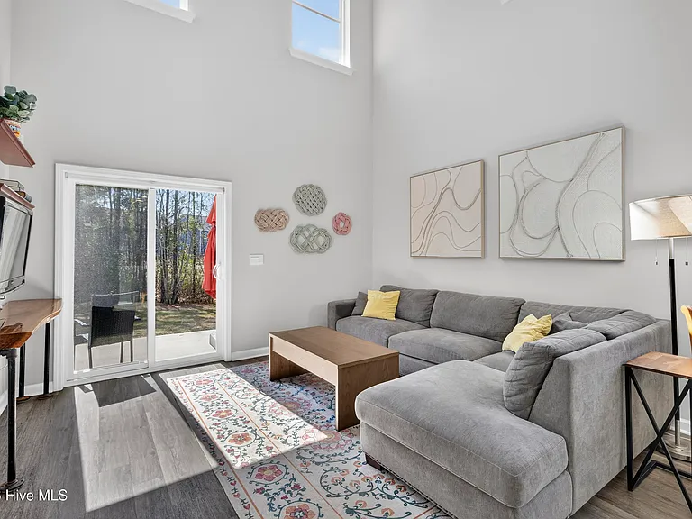 3647 Roseblossom Dr — Photo 13
