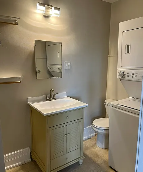 450 Richmond Ave — Photo 15