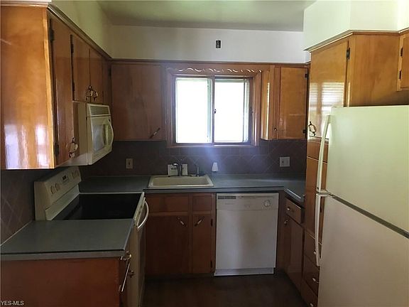 5th image of 3036 W Hopocan Ave