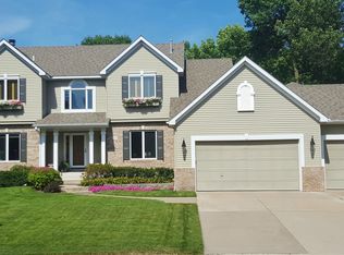 8819 Stratford Xing N, Brooklyn Park, MN 55443