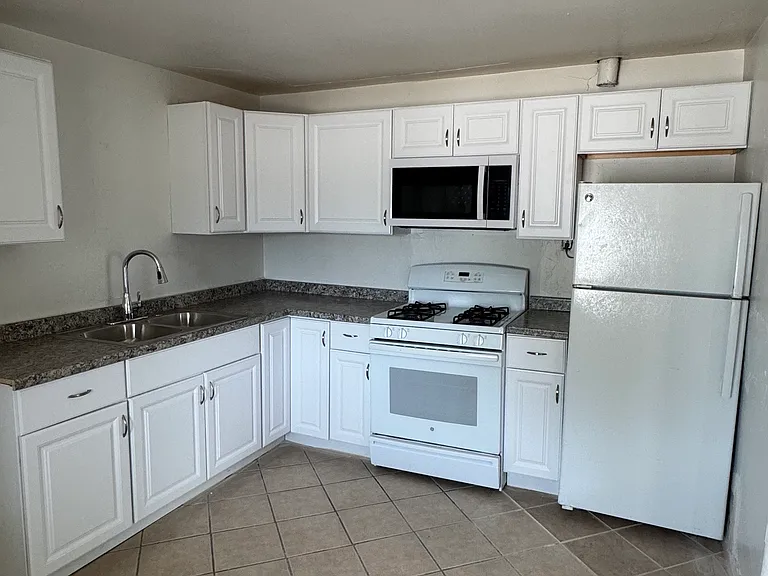 5144 S 11th Ave — Photo 5