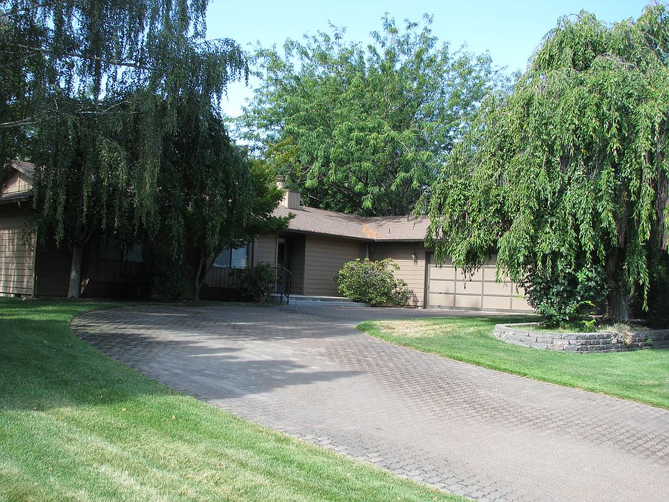 1st image of 215 Edgewood Dr