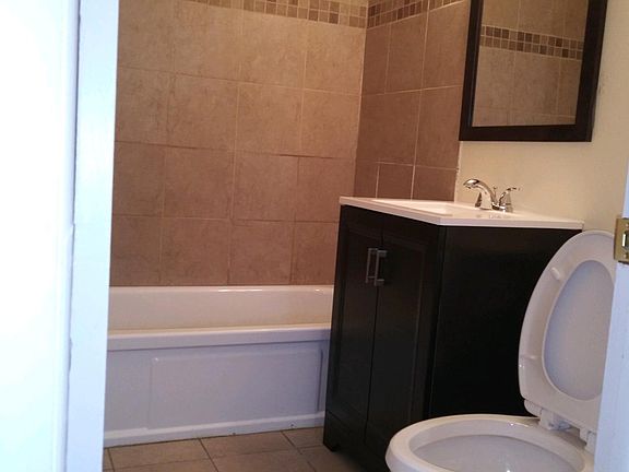 5th image of 3235 Blackstone Ave