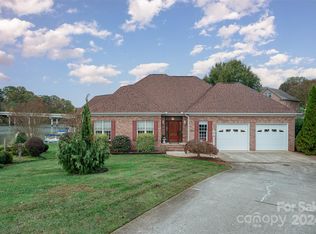 219 E Tattersall Dr, Statesville, NC 28677