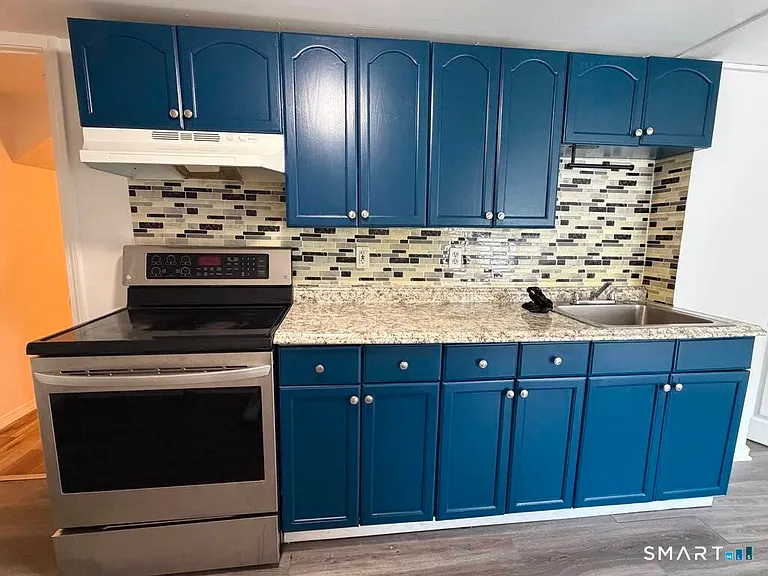 9 Forest Ave — Photo 2
