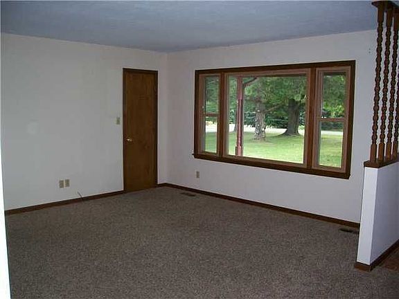 3rd image of 2819 S Stanley Dr