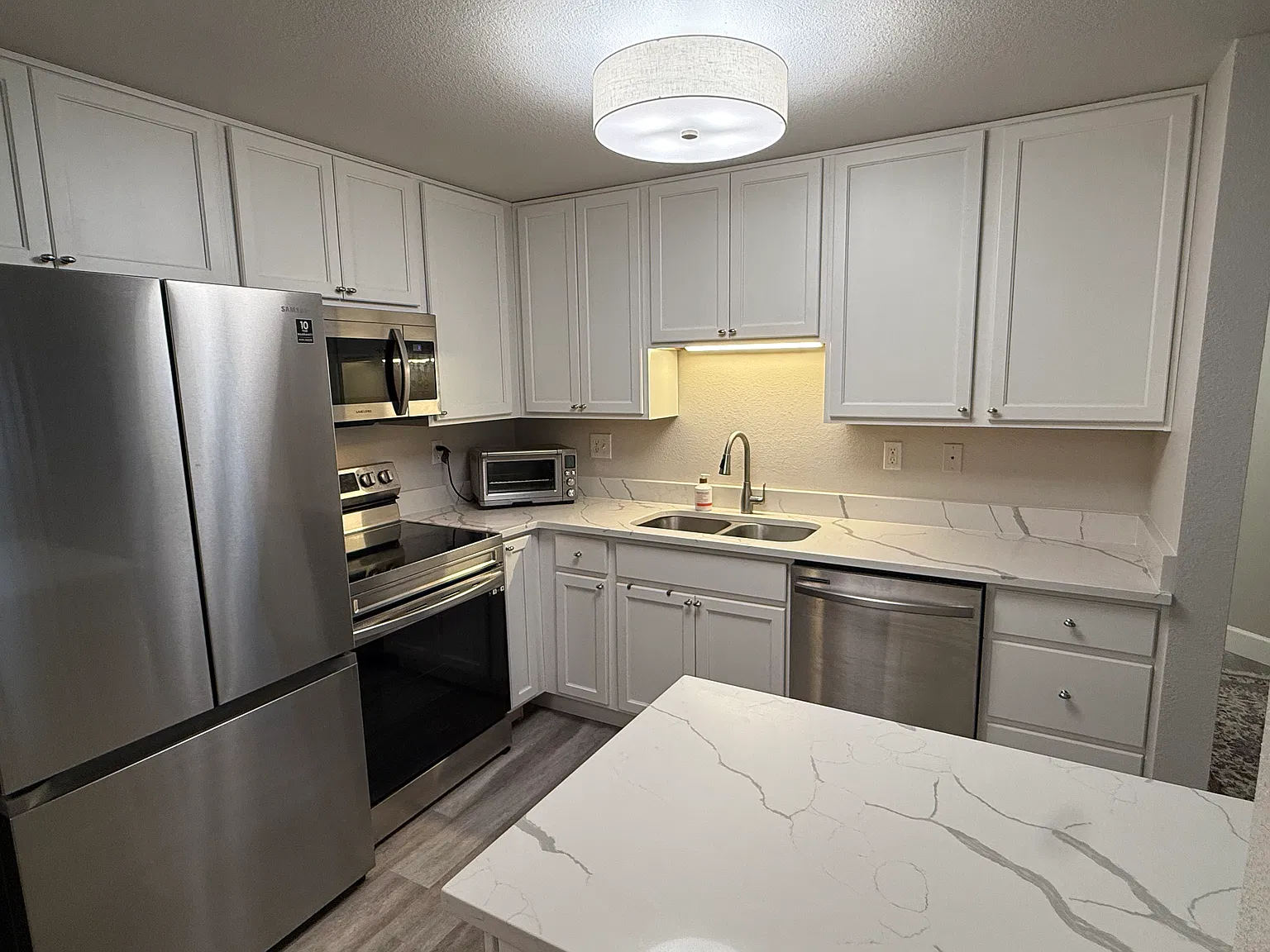 2 bed, 1094 sqft, $3,000 — Photo 2