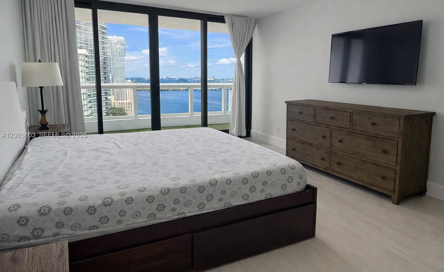 Venetia Condo — Photo 3