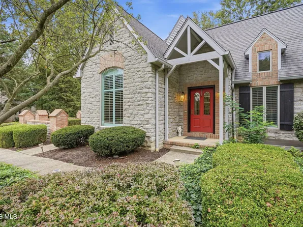 5 Hunters Gate Dr, Findlay, OH 45840