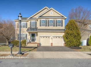 1120 Berkeley Dr, Pennsburg, PA 18073
