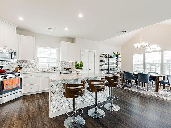 5th image of 12275 Manor Crossing Dr