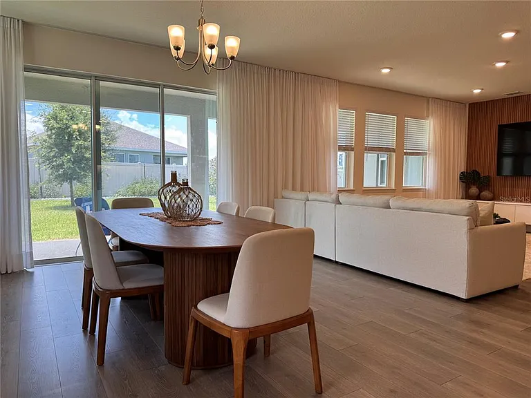 715 Blue Citrus Ln — Photo 23