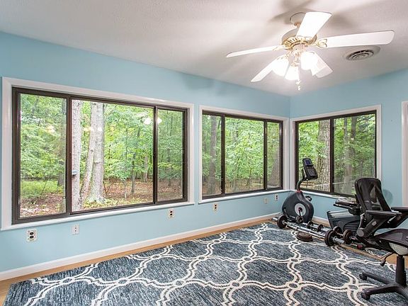5th image of 173 Red Fox Ct