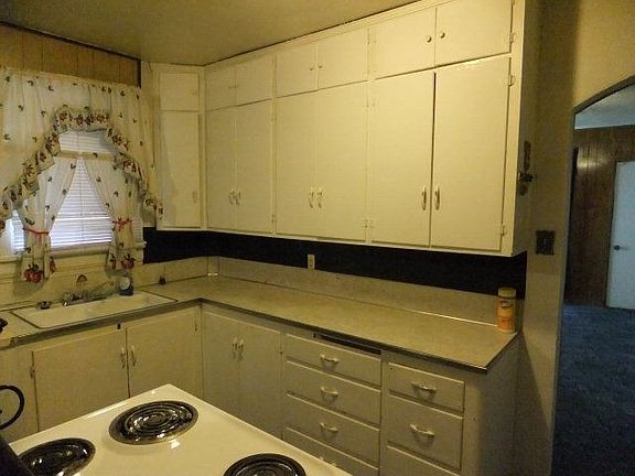 4th image of 1338 E River St