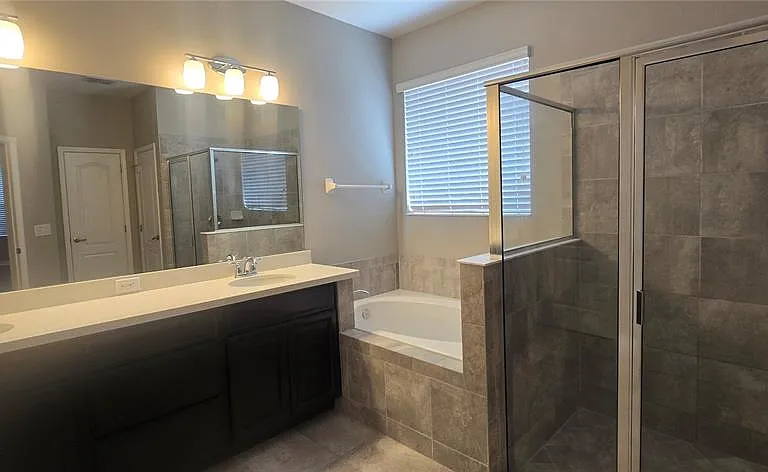 7564 Bishop Square Dr — Photo 24