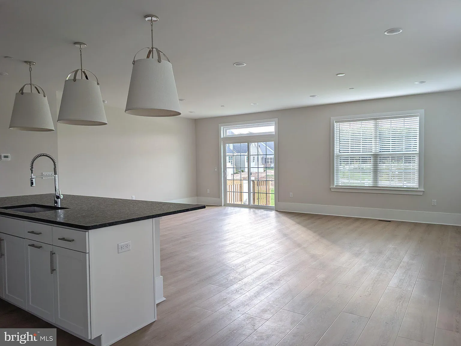 4 bed, 3.5 bath, 2925 sqft, $5,200 — Photo 3