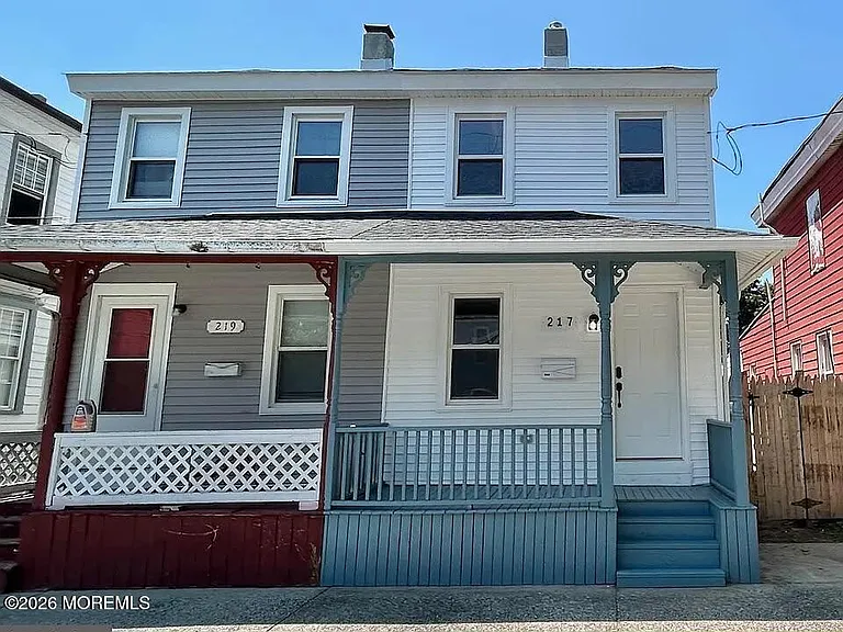 217 Wesley St — Photo 1