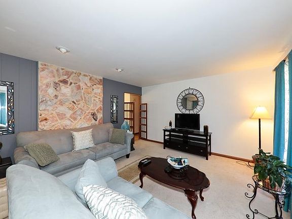3rd image of 4831 W Wabash Ave