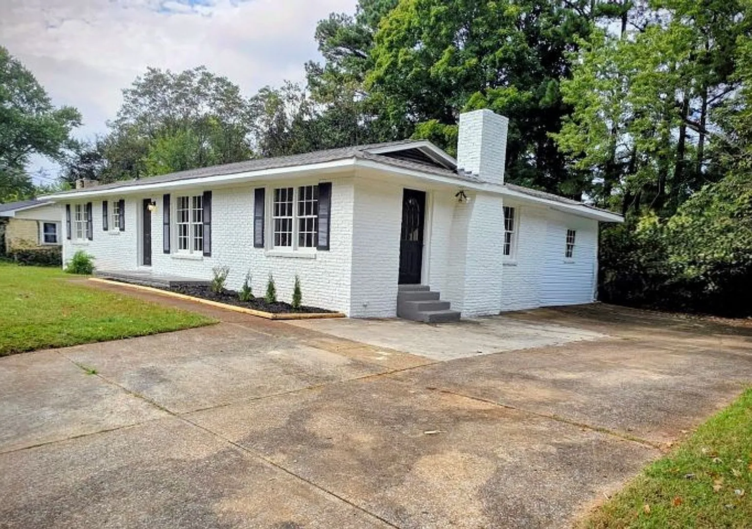 Large Family Home - Move In Ready! — Photo 2